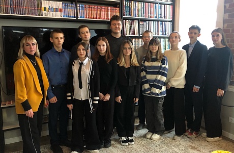 Библиографический урок "А где хранят Вселенную?" прошел с учащимися 9 класса школы п. Красное Польцо.