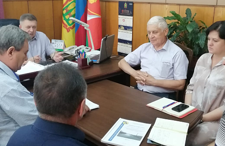 Глава Мокшанского района Н.Н. Тихомиров провел рабочее совещание