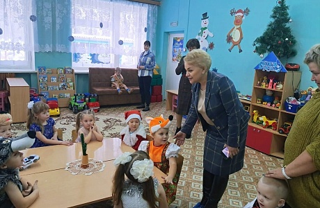 Исполняющий полномочия главы Мокшанского района Решетченко А.В.посетила детский сад села Нечаевка.