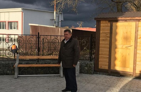 Глава Мокшанского района Н.Н.Тихомиров проконтролировал ход работ по подготовки к открытию «Сторожевой башни» на историческом валу в р.п.Мокшан. Глава Мокшанского района Н.Н.Тихомиров проконтролировал ход работ по подготовки к открытию «Сторожевой башни» на историческом валу в р.п.Мокшан.