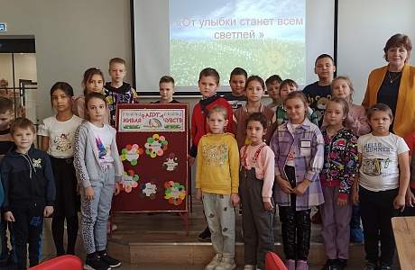31 октября в библиотеке прошел урок доброты, мероприятия началось с песни «От улыбки станет всем светлей». 31 октября в библиотеке прошел урок доброты, мероприятия началось с песни «От улыбки станет всем светлей».