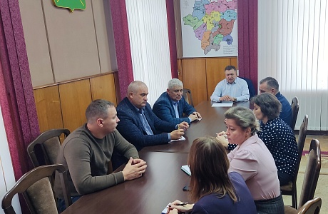 Глава Мокшанского района провел совещание Глава Мокшанского района провел совещание