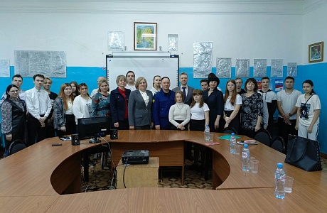 В рамках празднования Всероссийского дня правовой помощи детям в ГАПОУ ПО многопрофильном техникуме "Мокшанский интернат" состоялся круглый стол, на тему "Права и социальные гарантии инвалидов, сирот и членов, малообеспеченных и многодетных семей. Защита 