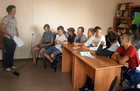 В библиотеке с. Богородское Мокшанского района проведен перекресток мнений «Предупрежден - значит спасен».