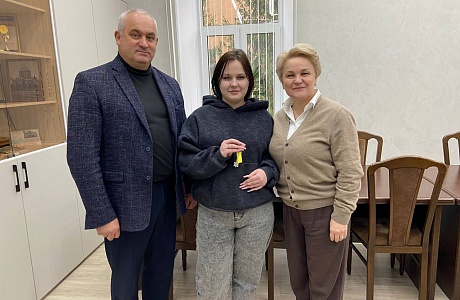 Глава Мокшанского района Решетченко А.В. вручила ключи новоселу