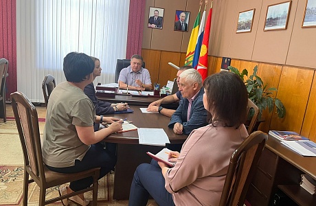 Глава Мокшанского района Н.Н. Тихомиров провел рабочее совещание