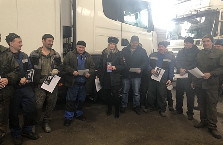 В рамках профилактического мероприятия  сотрудники ОГИБДД ОМВД России по Мокшанскому району  вместе с государственным инспектором ОГИБДД БДД майором полиции О.В. Пиголовым в целях обеспечения безопасности дорожного движения провели встречу 
