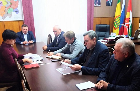 Глава Мокшанского района провел совещание Глава Мокшанского района провел совещание