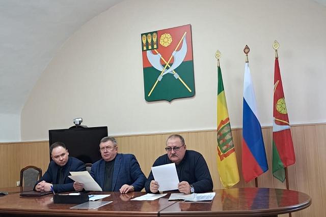 Глава Мокшанского района Н. Н.Тихомиров провел совещание. 