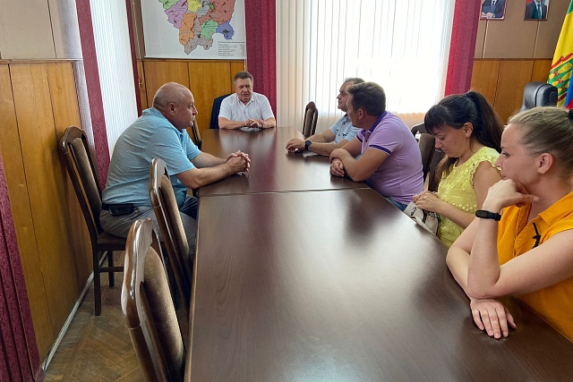Глава Мокшанского района Н.Н. Тихомиров провел рабочее совещание 