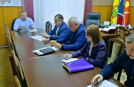 Глава Мокшанского района провел еженедельное оперативное совещание по вопросам социального характера