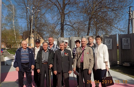 «Чернобыль – живая память» - под таким названием 26 апреля состоялся вечер-реквием, организованный центральной районной библиотекой и Управлением социальной защиты населения.