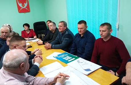 Депутаты  КМС  р.п. Мокшан обсудили ход реализации программы "Формирование комфортной городской среды" на территории поселения.