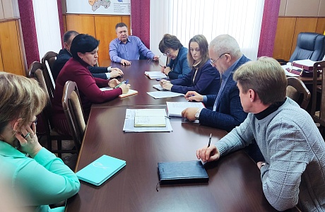 Глава Мокшанского района Н.Н.Тихомиров провел рабочее совещание по вопросу возведения хоккейной площадки на базе школы МБОУ СОШ№ 1 в р.п.Мокшан. Глава Мокшанского района Н.Н.Тихомиров провел рабочее совещание по вопросу возведения хоккейной площадки на базе школы МБОУ СОШ№ 1 в р.п.Мокшан.