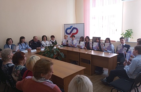 19.03.2024г. секретарь комиссии по делам несовершеннолетних и защите их прав Мокшанского района Веселова О.В. приняла участие в заседании круглого стола на тему: «Профилактика преступлений и правонарушений среди несовершеннолетних». 