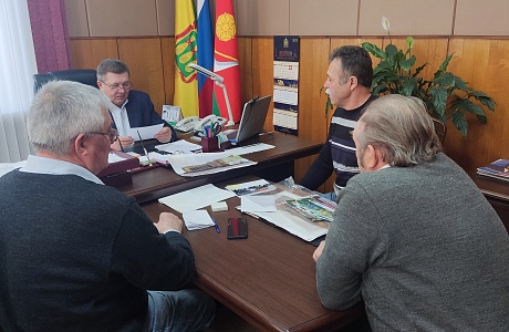 Глава Мокшанского района Н.Н.Тихомиров провел рабочую встречу с представителями общественного союза ветеранов войны в Афганистане. Глава Мокшанского района Н.Н.Тихомиров провел рабочую встречу с представителями общественного союза ветеранов войны в Афганистане.