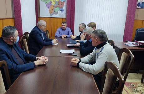 Глава Мокшанского района Н.Н. Тихомиров провел совещание по вопросу строительства индивидуальных  жилых  домов  на территории  Мокшанского района( Юровский, Рамзайский с/с и р.п.Мокшан).