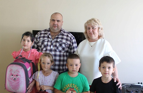 05 августа депутат, заместитель председателя, руководитель депутатского обьединения партии "ЕДИНАЯ РОССИЯ" в собрании представителей Мокшанского района Алексей Елисеев принял участие в социальной акции "Собери ребёнка в школу". 05 августа депутат, заместитель председателя, руководитель депутатского обьединения партии "ЕДИНАЯ РОССИЯ" в собрании представителей Мокшанского района Алексей Елисеев принял участие в социальной акции "Собери ребёнка в школу".