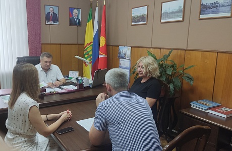 Глава Мокшанского района Н.Н.Тихомиров провел встречу с представителями АО МКК «Поручитель». Глава Мокшанского района Н.Н.Тихомиров провел встречу с представителями АО МКК «Поручитель».