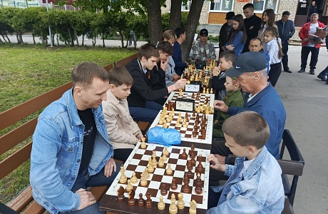 9 мая в центре р.п. Мокшан состоялся традиционный турнир по шахматам, посвященный 80-летию Великой Победы 9 мая в центре р.п. Мокшан состоялся традиционный турнир по шахматам, посвященный 80-летию Великой Победы