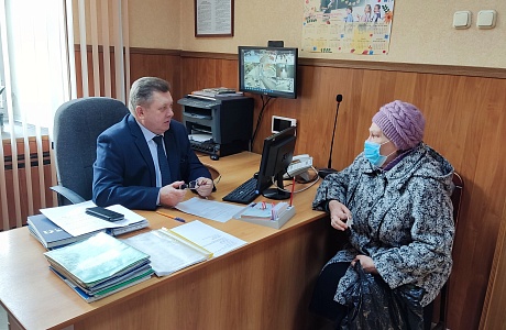 Глава Мокшанского района Н.Н.Тихомиров провел прием граждан Глава Мокшанского района Н.Н.Тихомиров провел прием граждан