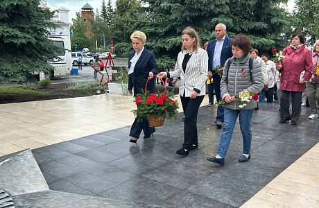 В Мокшане прошел митинг, посвященный Дню памяти и скорби В Мокшане прошел митинг, посвященный Дню памяти и скорби