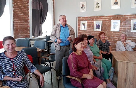 В конференц зале библиотеки Валерий Титов провел интерактивную экскурсию по улицам старого Мокшана для актива клуба центра общения старшего поколения «Позитив». В конференц зале библиотеки Валерий Титов провел интерактивную экскурсию по улицам старого Мокшана для актива клуба центра общения старшего поколения «Позитив».