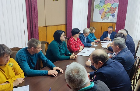 Глава Мокшанского района Н.Н.Тихомиров провел совещание по подготовке к осенне-зимнему периоду территорию Мокшанского района. Глава Мокшанского района Н.Н.Тихомиров провел совещание по подготовке к осенне-зимнему периоду территорию Мокшанского района.