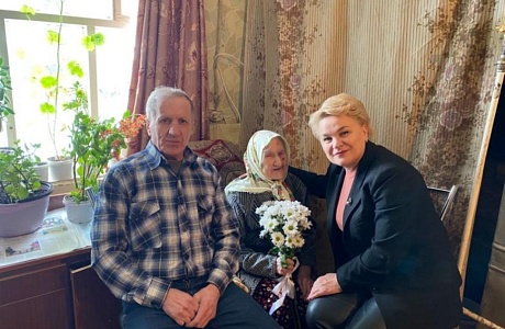 Глава Мокшанского района Решетченко А.В. поздравила ветерана ВОВ Грибань Татьяну Поликарповну со 100-летним юбилеем Глава Мокшанского района Решетченко А.В. поздравила ветерана ВОВ Грибань Татьяну Поликарповну со 100-летним юбилеем