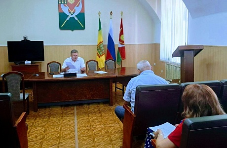 Глава Мокшанского района Николай Тихомиров провел оперативное совещание по вопросам профилактики пожарной безопасности и обеспечения безопасного летнего отдыха детей