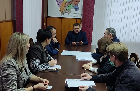 Глава администрации Н.Н. Тихомиров провел рабочее совещание по реализации программы « Формирование комфортной городской среды на территории Мокшанского района » .