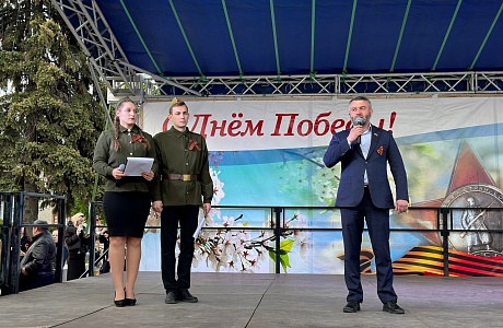 9 мая на центральной площади прошла праздничная программа, посвященная 78 годовщине Победы в Великой Отечественной Войне «Ликует май, Победой озарённый». 9 мая на центральной площади прошла праздничная программа, посвященная 78 годовщине Победы в Великой Отечественной Войне «Ликует май, Победой озарённый».