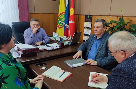 Глава Мокшанского района провел рабочую планерку с заместителями и начальниками управлений администрации Мокшанского района.