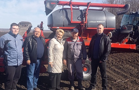 Глава Мокшанского района А.В.Решетченко совместно с начальником отдела по развитию сельского хозяйства В.Н.Долженковым посетили ООО «Агро Эко Мокшан»