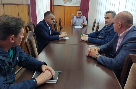 Глава Мокшанского района Н.Н.Тихомиров провел очередное совещание по вопросу реконструкции водопроводных сетей в р.п.Мокшан.