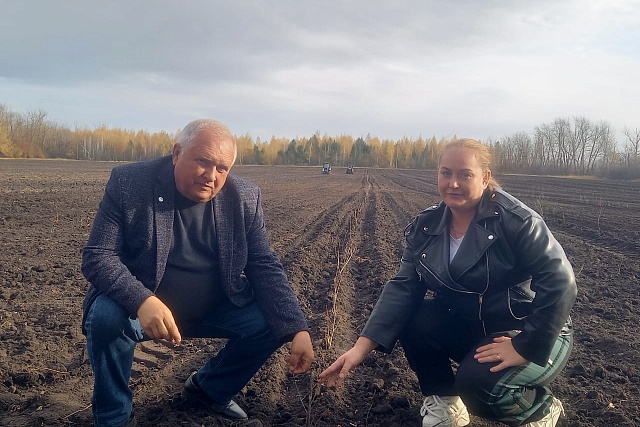 Начальник отдела по развитию сельского хозяйства администрации Мокшанского района В.Н. Долженков посетил КФХ «Мокшанское» Начальник отдела по развитию сельского хозяйства администрации Мокшанского района В.Н. Долженков посетил КФХ «Мокшанское»