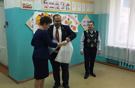 В школе с. Богородское Мокшанского района прошло праздничное мероприятия, по случаю празднования «ДНЯ УЧИТЕЛЯ».