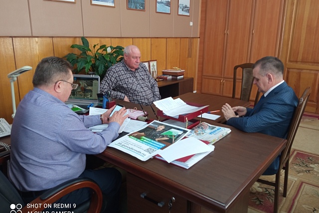 Глава Мокшанского района осуществляет мониторинг голосования программы "ФКГС" 