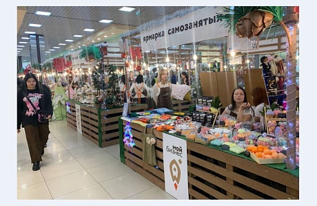 В преддверии 8 марта в ТРЦ «Коллаж» открылась ярмарка самозанятых