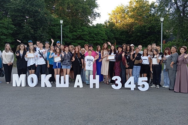 В Центральном сквере р.п. Мокшан прошло праздничное мероприятие, посвященное Дню Российской молодежи В Центральном сквере р.п. Мокшан прошло праздничное мероприятие, посвященное Дню Российской молодежи
