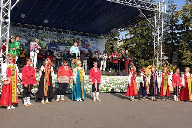 На центральной площади р.п. Мокшан 30 сентября прошел областной фестиваль «Сурская гармонь». 