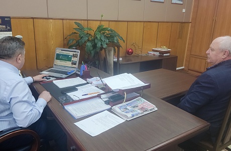 В беседе с руководителем ООО "Радикс", депутатом Комитета местного самоуправления р.п. Мокшан А.П.Курносовым, обсудили ход онлайн-голосования в рамках федерального проекта "Формирование комфортной городской среды" .