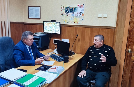 Глава Мокшанского района провел личный прием граждан Глава Мокшанского района провел личный прием граждан