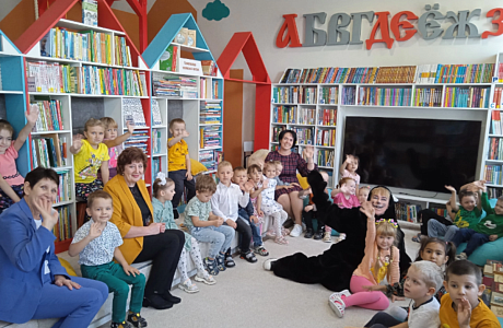 Проект "Маленькие шаги в библиотеку" продолжается! У нас в гостях старшая группа детского сада "Родничок". Сказки Пушкина и Кот Ученый стали ключом квеста для дошколят. Проект "Маленькие шаги в библиотеку" продолжается! У нас в гостях старшая группа детского сада "Родничок". Сказки Пушкина и Кот Ученый стали ключом квеста для дошколят.