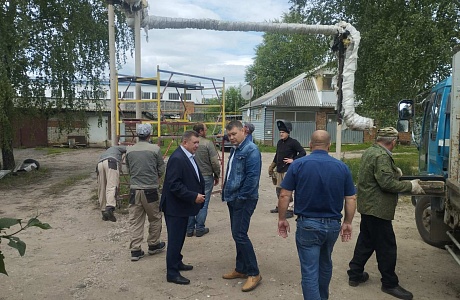 Глава Мокшанского района Н.Н.Тихомиров проконтролировал реконструкцию теплотрассы по ул. Строителей в р. п. Мокшан.
