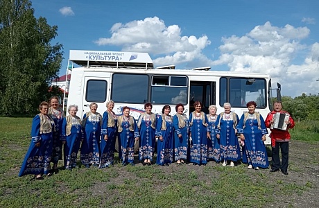 20 июня автоклуб районного Дома культуры отправился в село Елизаветино, где прошла выездная концертная программа Народного Хора ветеранов районного Дома культуры (рук.Анатолий Данин) "Пою тебе, моя Россия!". 20 июня автоклуб районного Дома культуры отправился в село Елизаветино, где прошла выездная концертная программа Народного Хора ветеранов районного Дома культуры (рук.Анатолий Данин) "Пою тебе, моя Россия!".