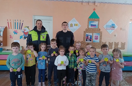 Сотрудники Госавтоинспекции Мокшанского района провели профилактическую акцию «Засветись» с воспитанниками подготовительной группы детского сада «Малышок» р.п.Мокшан. Сотрудники Госавтоинспекции Мокшанского района провели профилактическую акцию «Засветись» с воспитанниками подготовительной группы детского сада «Малышок» р.п.Мокшан.