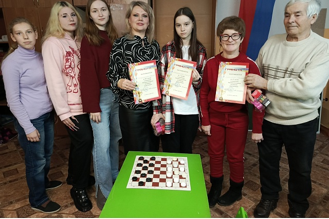 В рамках Декады спорта и здоровья в Мокшанском районе 8 января 2025 г. в шахматном клубе ЦДТ р.п. Мокшан состоялся чемпионат Мокшанского района по шашкам. В рамках Декады спорта и здоровья в Мокшанском районе 8 января 2025 г. в шахматном клубе ЦДТ р.п. Мокшан состоялся чемпионат Мокшанского района по шашкам.