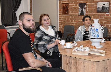 В модельной библиотеке в «Ночь искусств» прошла дегустация чая "Ароматное краеведение". В модельной библиотеке в «Ночь искусств» прошла дегустация чая "Ароматное краеведение".
