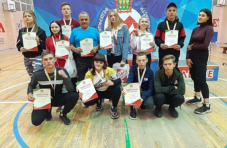 17 октября в Иссе проходило Первенство и Чемпионат Пензенской области по армрестлингу (борьба на руках).